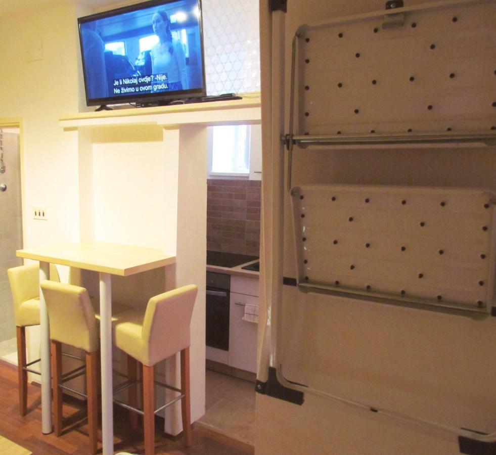Center Studio Apartment Пула Экстерьер фото